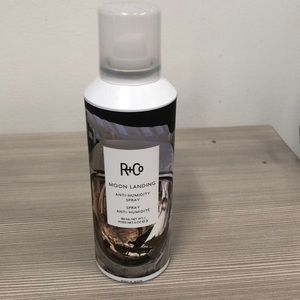 R+co moon landing anti humidity spray